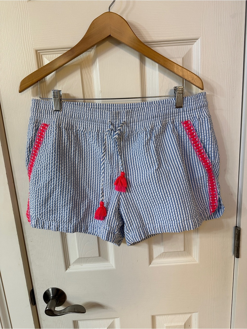 Vineyard Vines Women’ seersucker shorts hi rise blue stripe Preppy Classy Chic